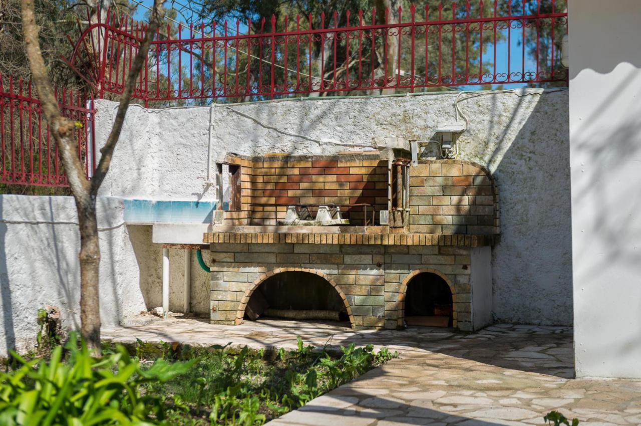 Merlyn Rooms Into The Nature, 100M From The Beach Dafnila Exteriör bild