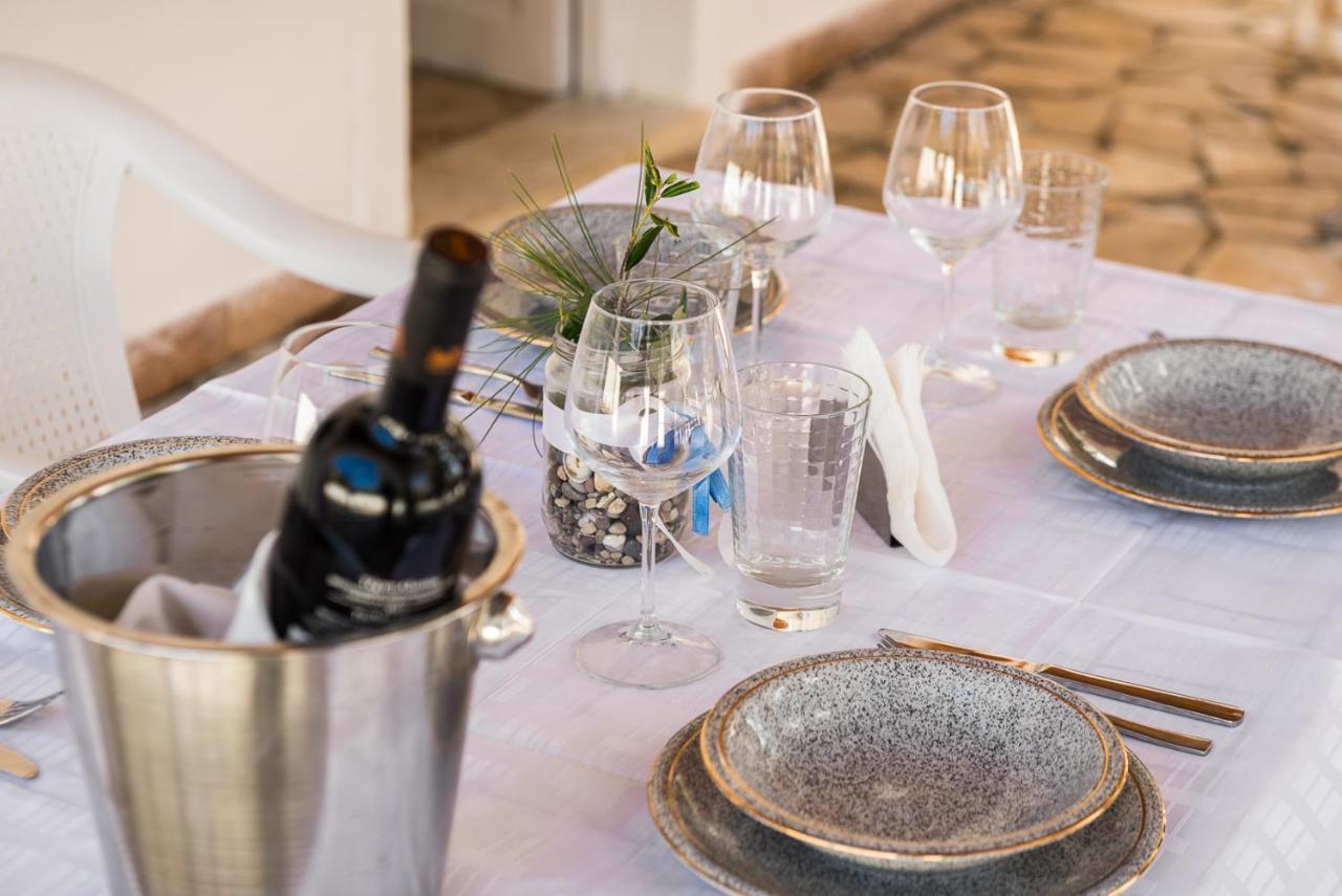 Merlyn Rooms Into The Nature, 100M From The Beach Dafnila Exteriör bild
